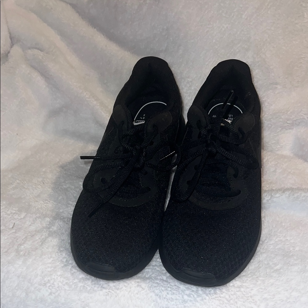 Nike Black Women's Athleisure Lace-Up Sneakers